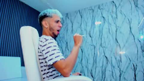 gregori_latin19 online show from November 2, 2025, 12:18 pm