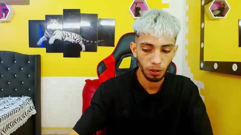 gregori_latin19 online show from November 3, 2025, 3:08 am