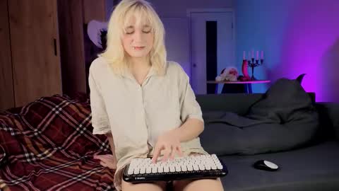 Greg-independent model online show from December 13, 2025, 10:04 pm