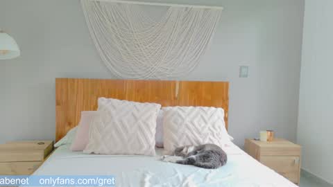 Snapshot of grettabenett_ chatting on February 20, 2026, 9:37 pm Gretta online show from February 20, 2026, 9:37 pm