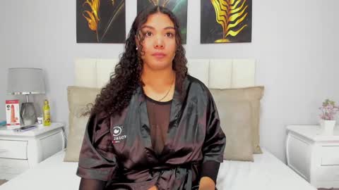 Snapshot of greymarii chatting on January 19, 2025, 12:17 pm Marii online show from January 19, 2025, 12:17 pm