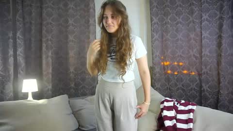 Gwen online show from November 24, 2025, 12:16 pm