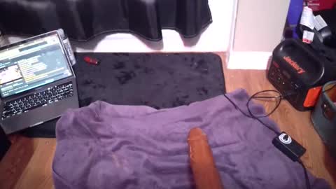 Snapshot of gswaze12 chatting on November 8, 2025, 6:13 am GSwaze online show from November 8, 2025, 6:13 am