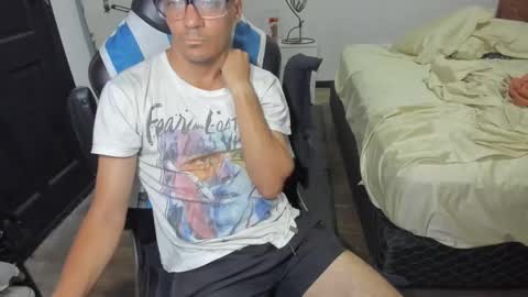 guachin_new online show from December 25, 2024, 9:33 pm