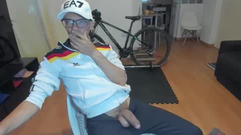 guachin_new online show from September 14, 2025, 6:29 pm