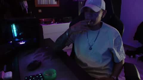 Guayaco  online show from November 1, 2025, 1:40 am