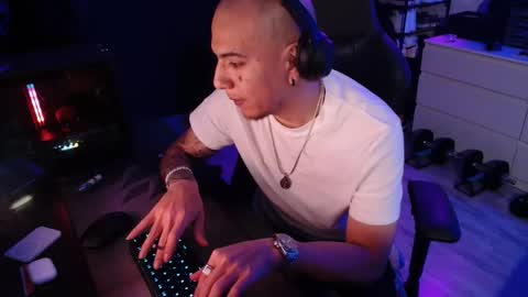 Guayaco  online show from February 14, 2026, 6:37 pm