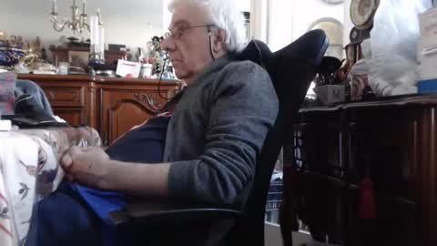 Snapshot of gueraldus chatting on December 4, 2024, 9:29 am guerald online show from December 4, 2024, 9:29 am
