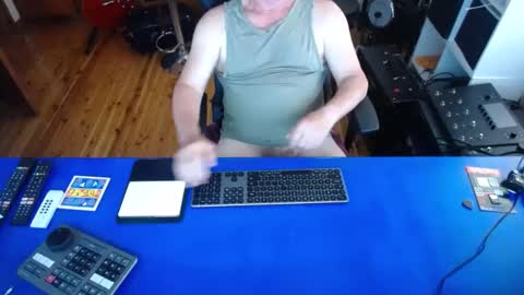 guesswhatigot2 online show from December 18, 2024, 6:32 am