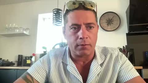 guil0 online show from September 17, 2025, 9:05 pm