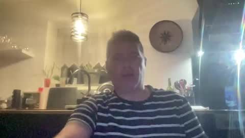 guil0 online show from October 22, 2025, 8:36 am