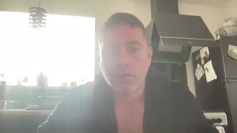 guil0 online show from November 5, 2025, 12:05 pm