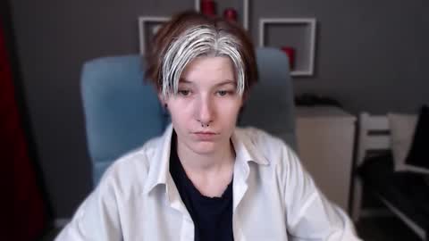 guitarandangell online show from November 17, 2025, 4:07 am