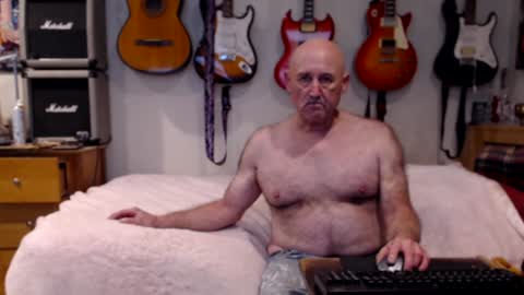 Snapshot of guitarsexgod chatting on January 9, 2025, 11:25 am Mario online show from January 9, 2025, 11:25 am