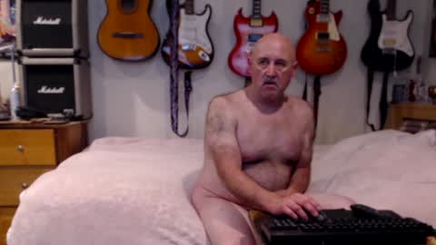 Snapshot of guitarsexgod chatting on January 10, 2025, 11:54 am Mario online show from January 10, 2025, 11:54 am