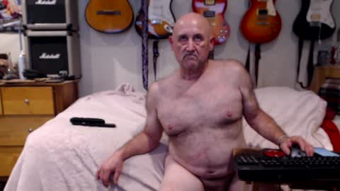 Snapshot of guitarsexgod chatting on January 11, 2025, 10:40 am Mario online show from January 11, 2025, 10:40 am