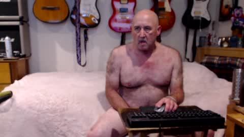 Snapshot of guitarsexgod chatting on January 14, 2025, 7:59 am Mario online show from January 14, 2025, 7:59 am