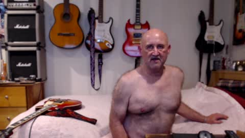Snapshot of guitarsexgod chatting on January 17, 2025, 9:17 am Mario online show from January 17, 2025, 9:17 am