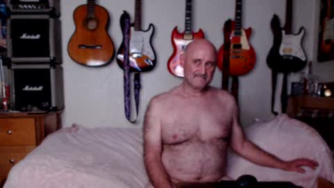 Snapshot of guitarsexgod chatting on January 19, 2025, 3:39 am Mario online show from January 19, 2025, 3:39 am
