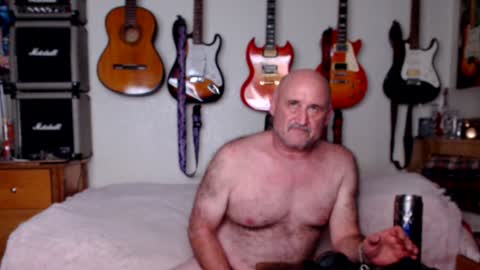Snapshot of guitarsexgod chatting on January 19, 2025, 6:42 am Mario online show from January 19, 2025, 6:42 am