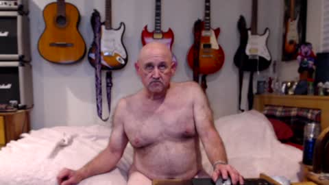 Snapshot of guitarsexgod chatting on January 21, 2025, 11:46 am Mario online show from January 21, 2025, 11:46 am