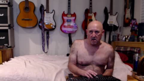 Snapshot of guitarsexgod chatting on January 22, 2025, 2:59 am Mario online show from January 22, 2025, 2:59 am