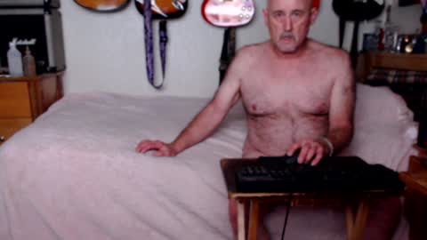 Snapshot of guitarsexgod chatting on January 24, 2025, 10:53 am Mario online show from January 24, 2025, 10:53 am