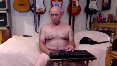 Snapshot of guitarsexgod chatting on February 4, 2025, 6:25 am Mario online show from February 4, 2025, 6:25 am
