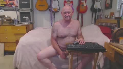 Snapshot of guitarsexgod chatting on March 4, 2025, 3:04 pm Mario online show from March 4, 2025, 3:04 pm