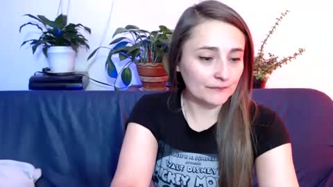 Vane blonde and Hazell black hair online show from January 22, 2025, 9:54 pm