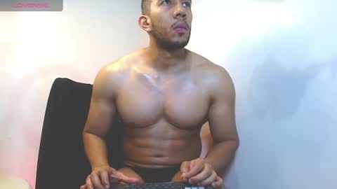 Snapshot of gurushake chatting on July 12, 2026, 7:05 pm holl latino online show from July 12, 2026, 7:05 pm