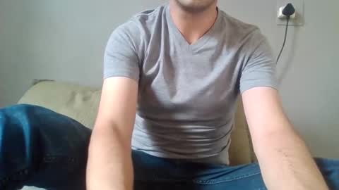 Snapshot of guyhardon chatting on December 18, 2024, 10:40 am Guy Hardon online show from December 18, 2024, 10:40 am