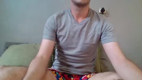 Snapshot of guyhardon chatting on February 14, 2025, 4:20 pm Guy Hardon online show from February 14, 2025, 4:20 pm