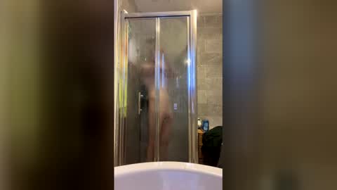 Snapshot of guyzill256 chatting on December 19, 2025, 4:36 pm Workmans cam online show from December 19, 2025, 4:36 pm