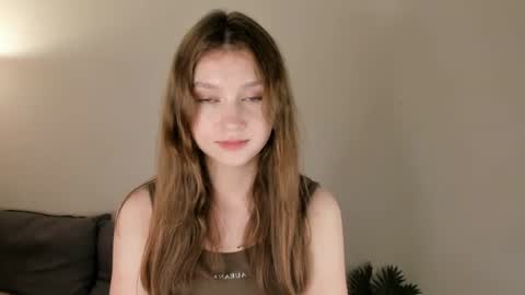 Snapshot of gwennielove chatting on June 21, 2026, 7:00 am Molly online show from June 21, 2026, 7:00 am