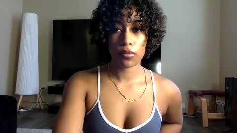 Snapshot of gyalxoxo chatting on February 18, 2026, 6:15 pm gyalxoxo online show from February 18, 2026, 6:15 pm