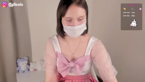 Snapshot of gylaxie chatting on October 13, 2025, 10:59 am online show from October 13, 2025, 10:59 am