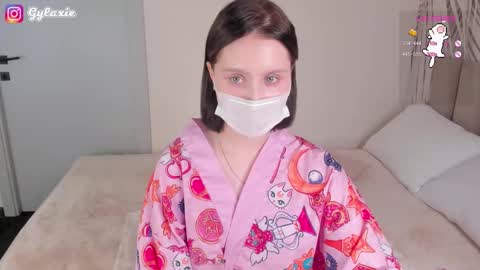 Snapshot of gylaxie chatting on October 14, 2025, 9:54 am online show from October 14, 2025, 9:54 am