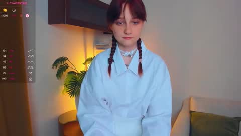 Kelly  Lilly online show from September 14, 2025, 6:51 pm