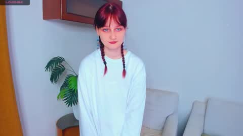 Kelly  Lilly online show from October 11, 2025, 6:50 pm