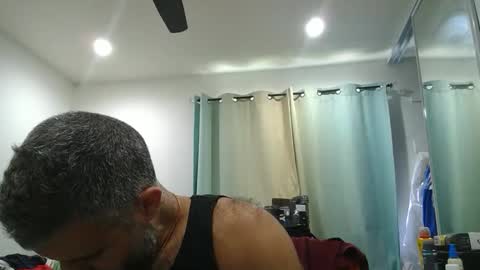 h0nest84 online show from October 4, 2025, 5:44 pm