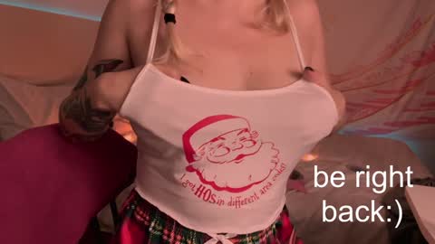 Snapshot of h2h0e chatting on February 9, 2025, 3:00 am Lana online show from February 9, 2025, 3:00 am