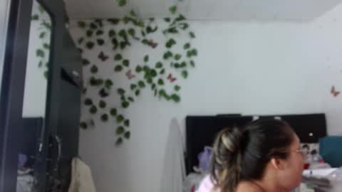 hader_wild21 online show from January 24, 2025, 9:15 pm