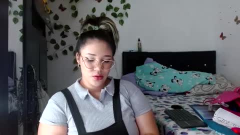 hader_wild21 online show from February 11, 2025, 4:46 pm