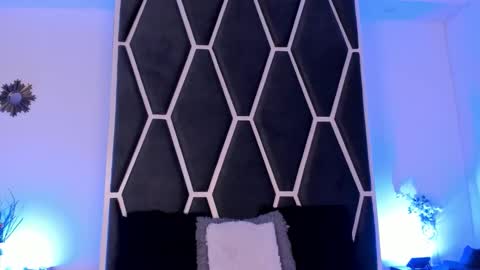 Kendal online show from November 5, 2025, 4:45 am