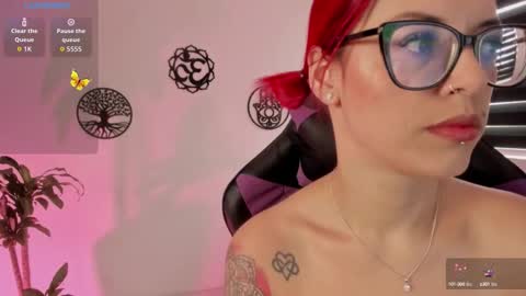 Hailee online show from September 29, 2025, 3:39 pm