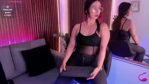 Snapshot of hailey_bieber_ chatting on March 3, 2026, 10:04 pm hailey_bieber_ online show from March 3, 2026, 10:04 pm