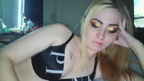 Snapshot of haileyakuma69 chatting on December 16, 2024, 4:55 am Hailey and d online show from December 16, 2024, 4:55 am