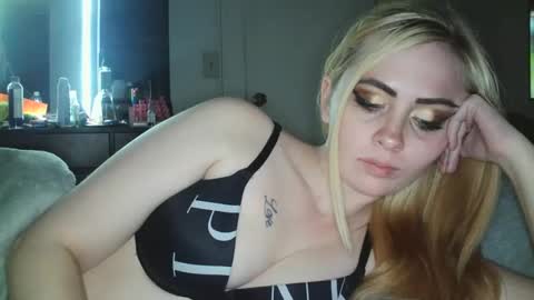 Snapshot of haileyakuma69 chatting on December 18, 2024, 7:58 am Hailey and d online show from December 18, 2024, 7:58 am