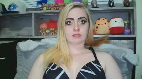 Snapshot of haileyakuma69 chatting on December 18, 2024, 11:08 pm Hailey and d online show from December 18, 2024, 11:08 pm